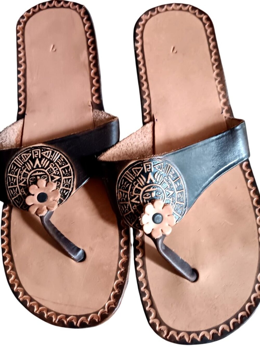 True Vintage Women's Sandals 7 Aztec Sun Dial Leather Flip Flops 1980's Mexico